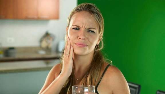 Heroes Dental: 5 Signs That Mean It’s Time to See the Dentist